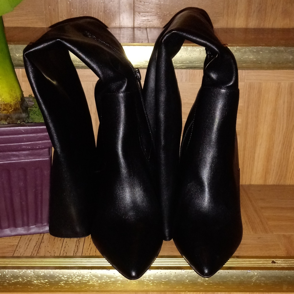 Shoes - Picture 3 of 4